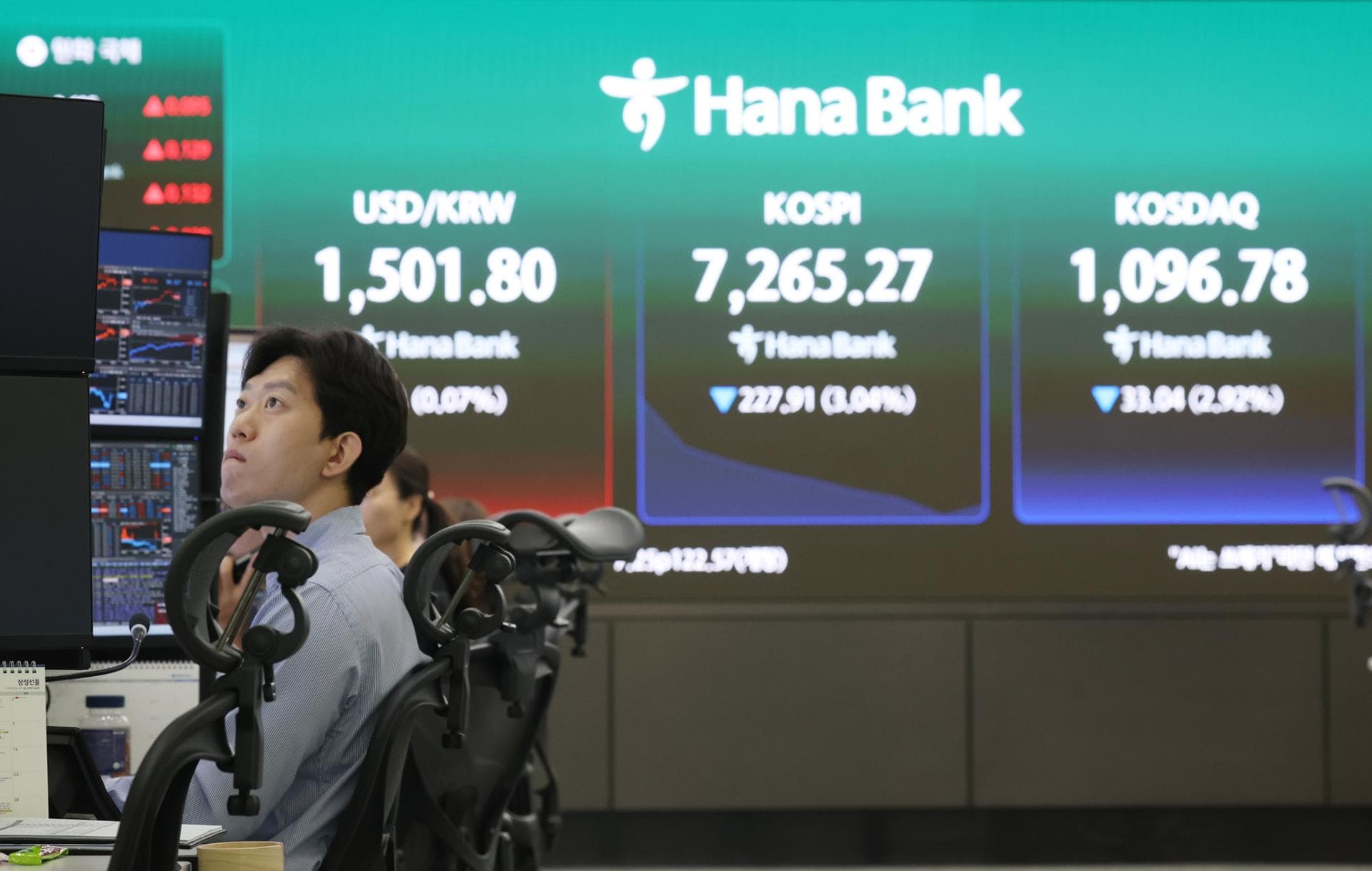 Banks raise deposit rates as stock rally accelerates cash exodus