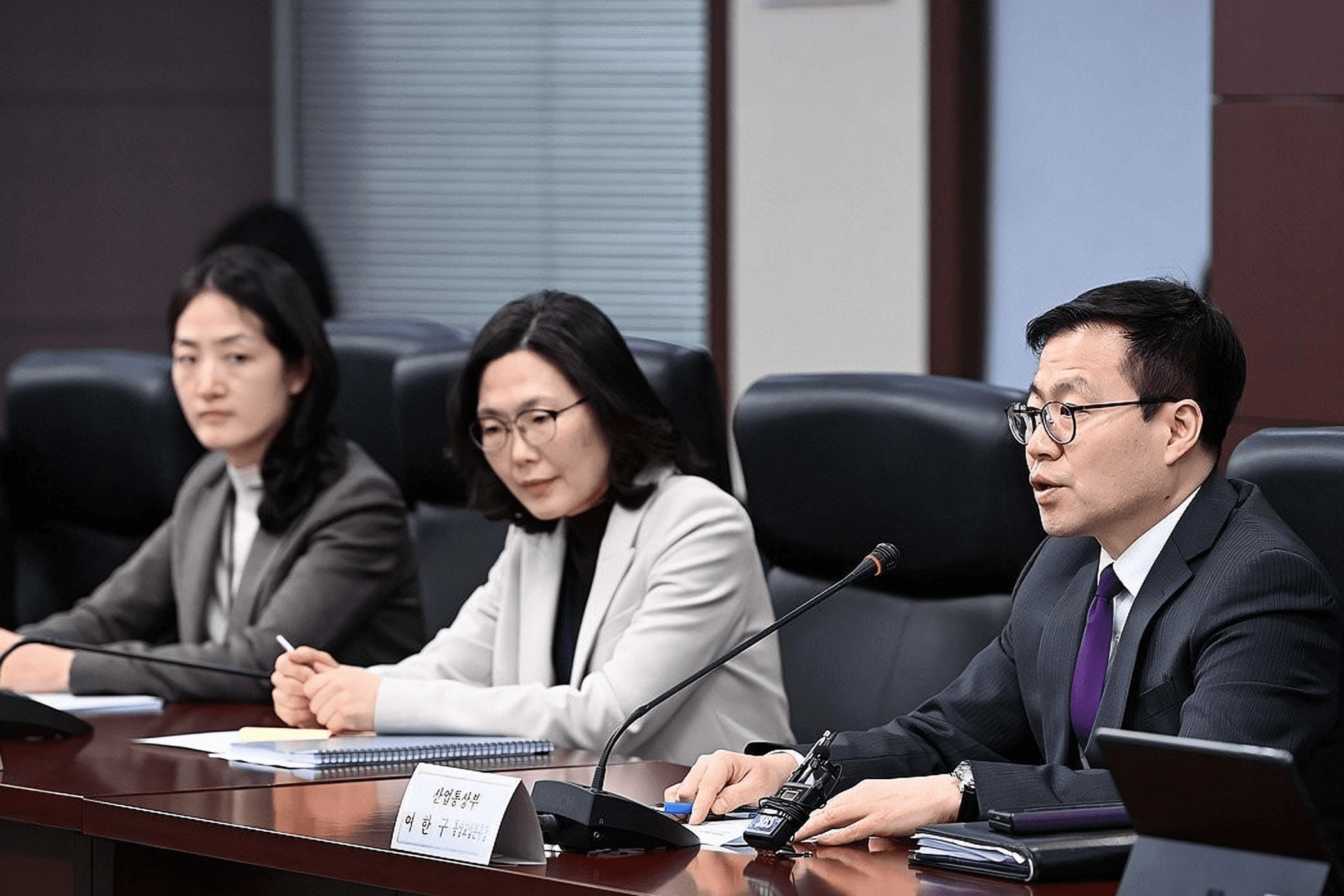 Seoul officials discuss response to USTR trade probe, EU's steel safeguard plan