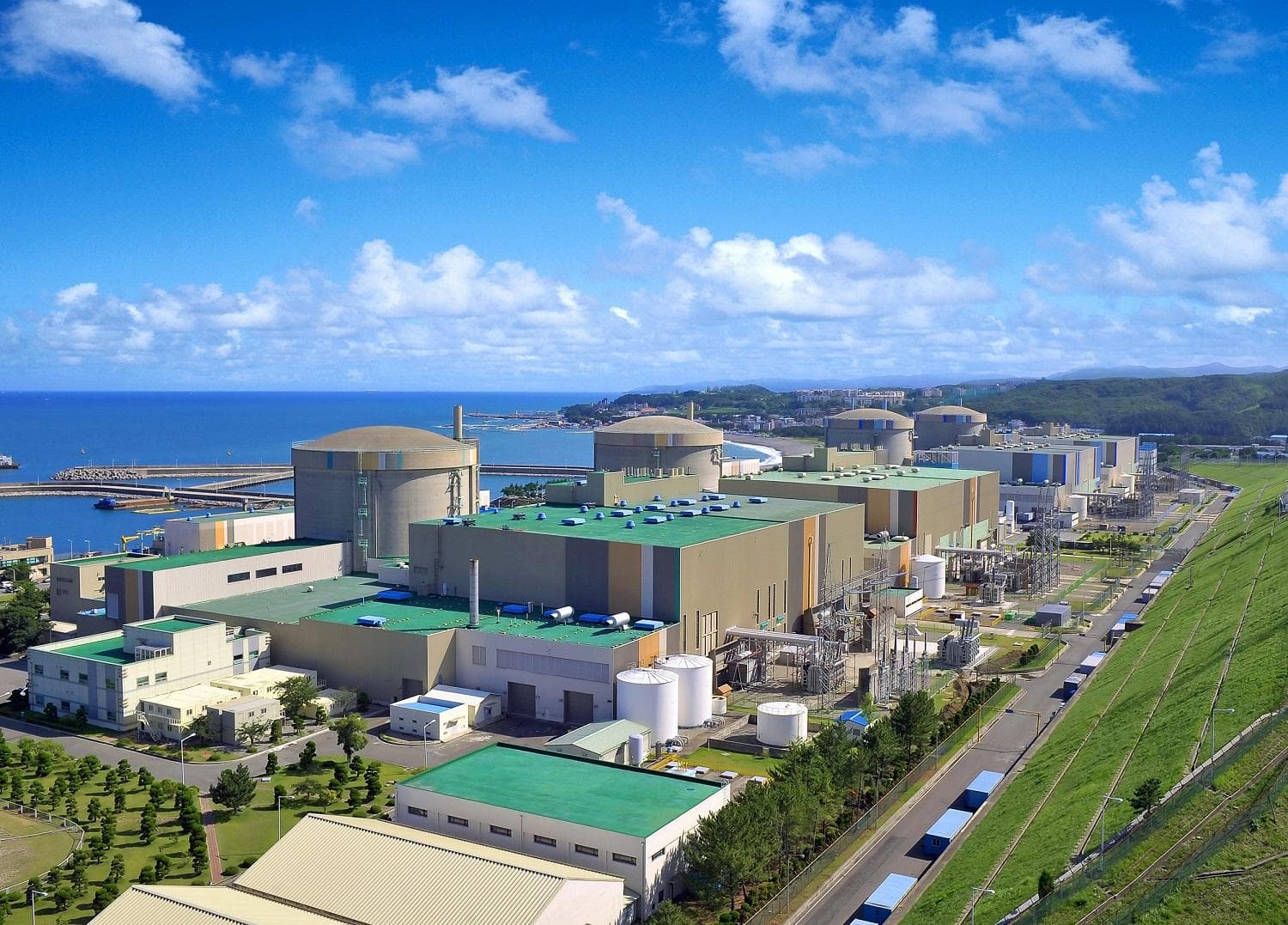 208 kg of heavy water leaked from Wolsong-4 reactor; no radiation issue reported