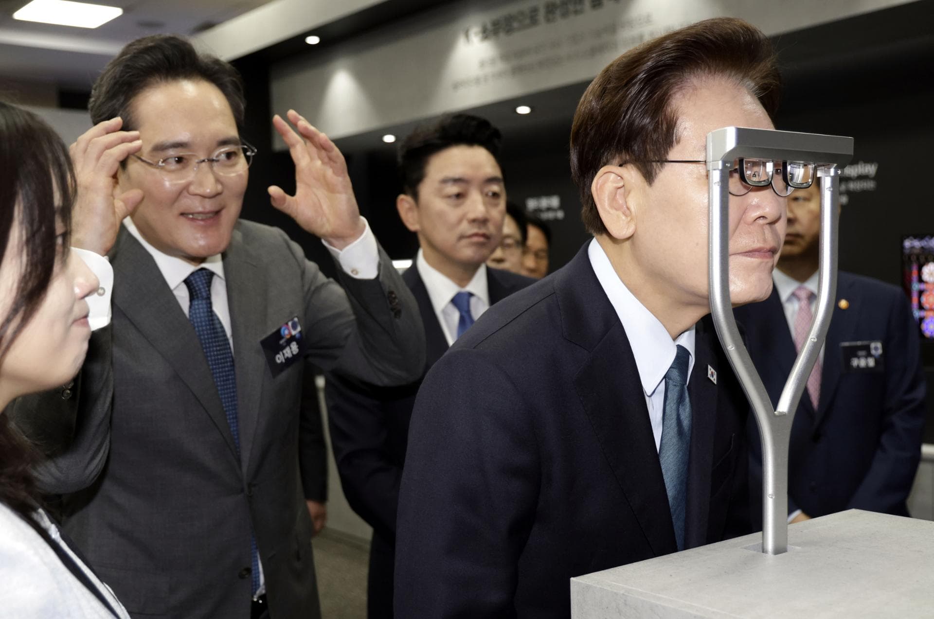 Lee vows to turn Chungcheong region into center of AI-led innovation