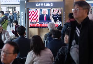 Kospi dives, won weakens as Trump renews Iran threats