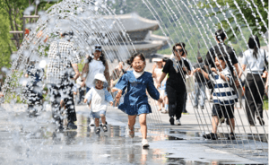 Koreans who say moms should stay at home now in the minority