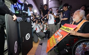 Disability rights activists resume subway protest in Seoul after 6-month hiatus